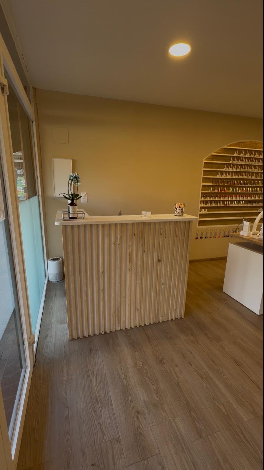 Espace d'accueil du salon SB Beauty 31