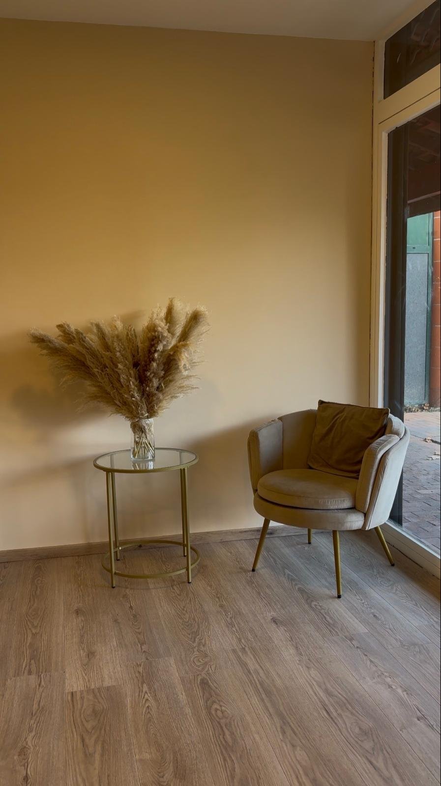 Ambiance cosy et lumineuse du salon SB Beauty 31